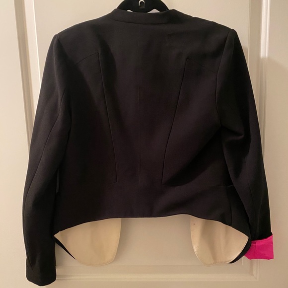 Gibson and Latimer Black Blazer with hot pink and white lining. - Picture 5 of 8